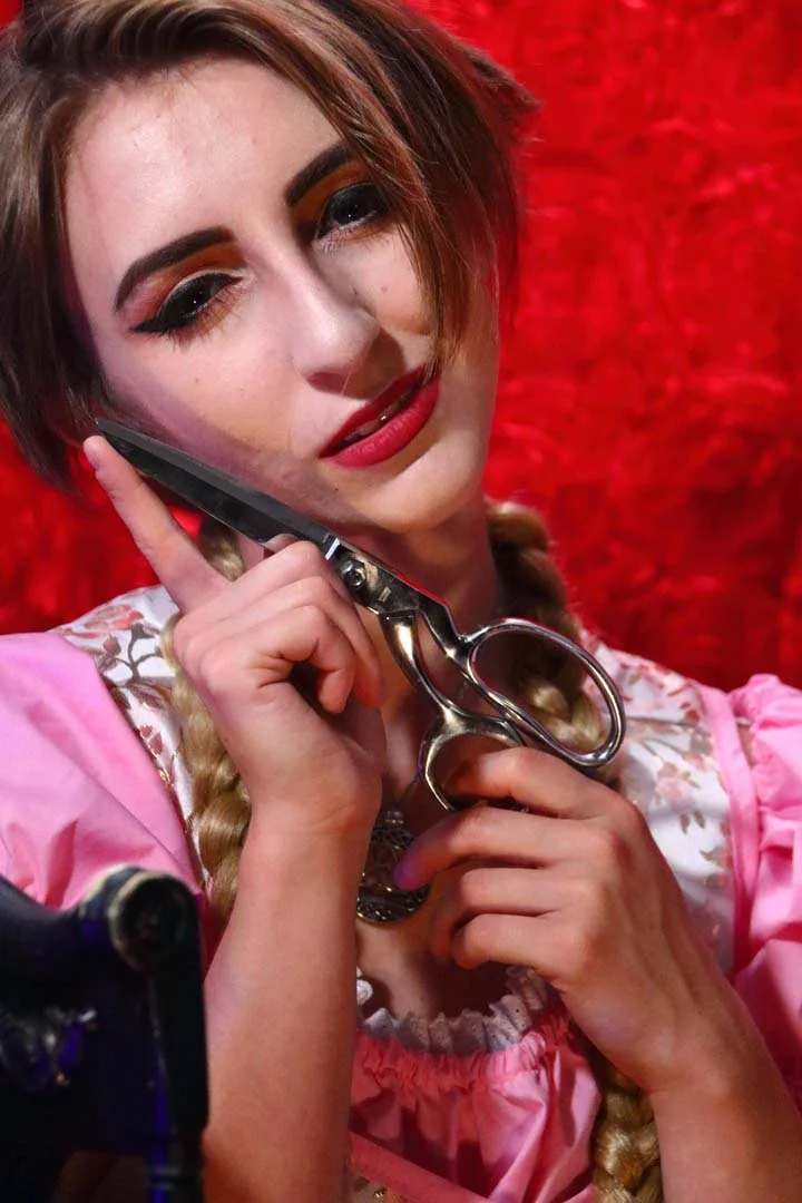 Photo Credits: Mike Knuist, July 2022
Costume by: Lily Creek
https:///art_via_chainsaw/