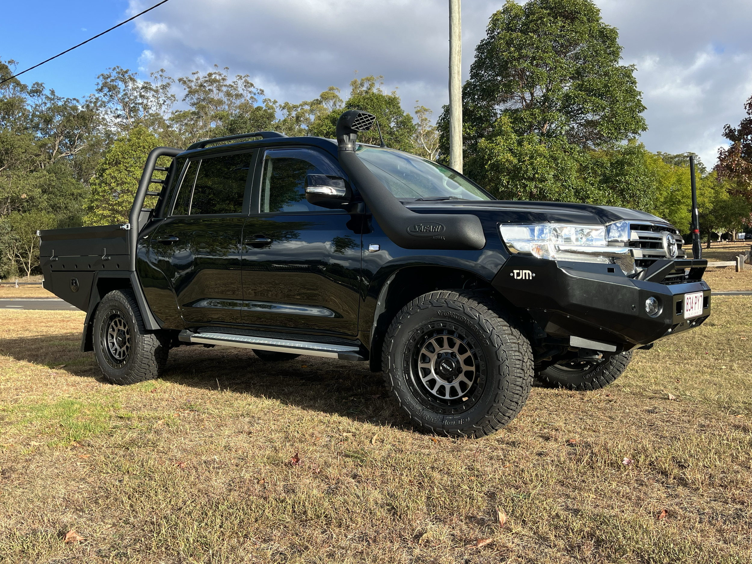 SOLD - 2021 200 Series Dual Cab MIDI