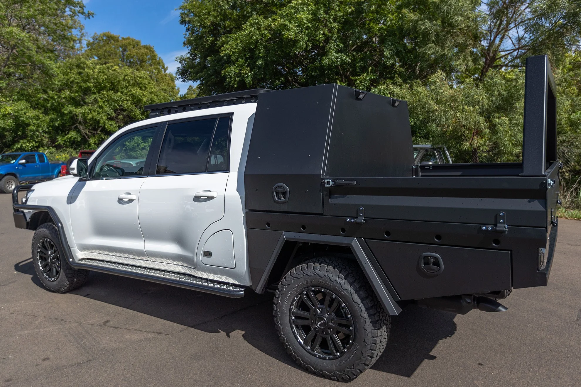 ASG4X4-dual-cab-conversions-THRU6936-1980.jpg