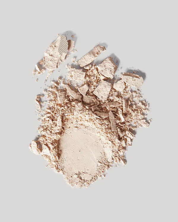 CAMERA_FINISH_POWDER_FOUNDATION___PORCELAIN_GIRL_G2___swatch.webp