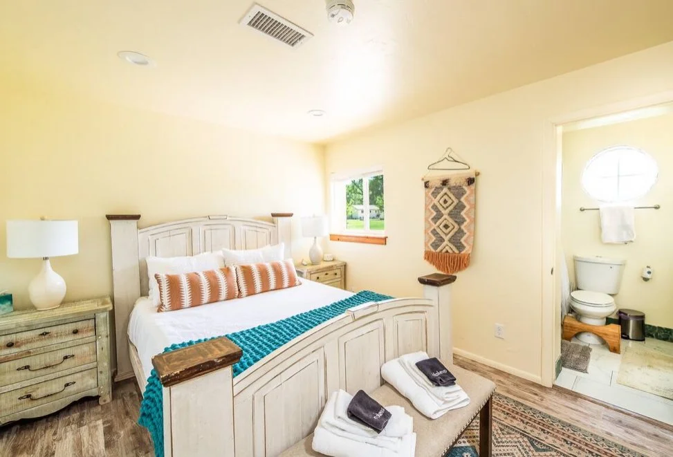 Private Queen Single Room with En Suite