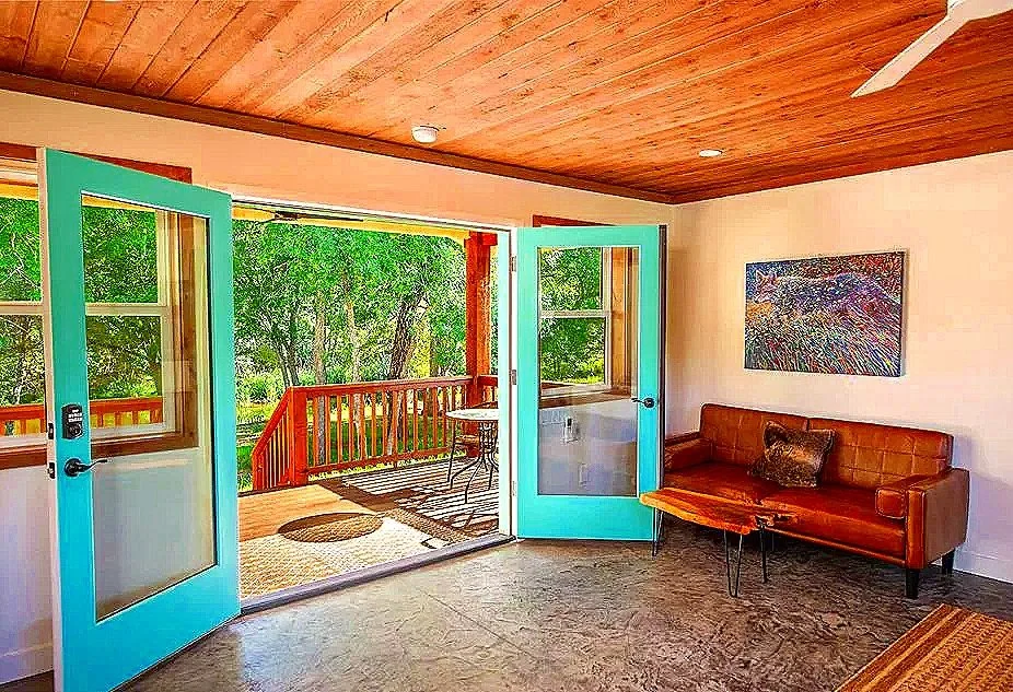 Glamping Cabin – Shared Space