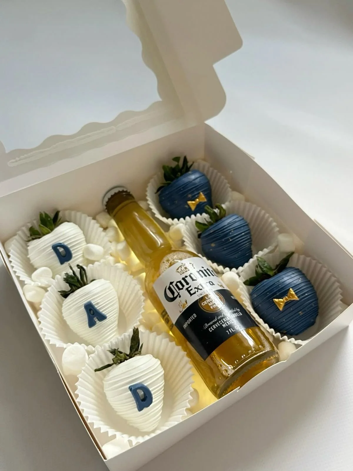 Personalized “DAD” Strawberry & Beer Gift Box 💙🍓