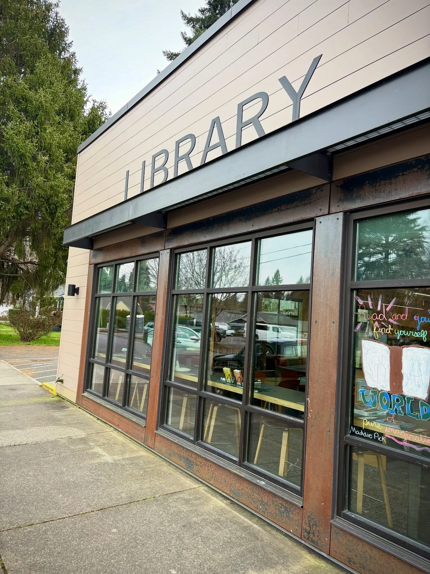 Today we want to give a huge thank you to the Ridgefield Library! We are so lucky to have such a beautiful and welcoming space right here in our community.
Yesterday alone, we had the privilege of using the space twice! In the afternoon, our member, 