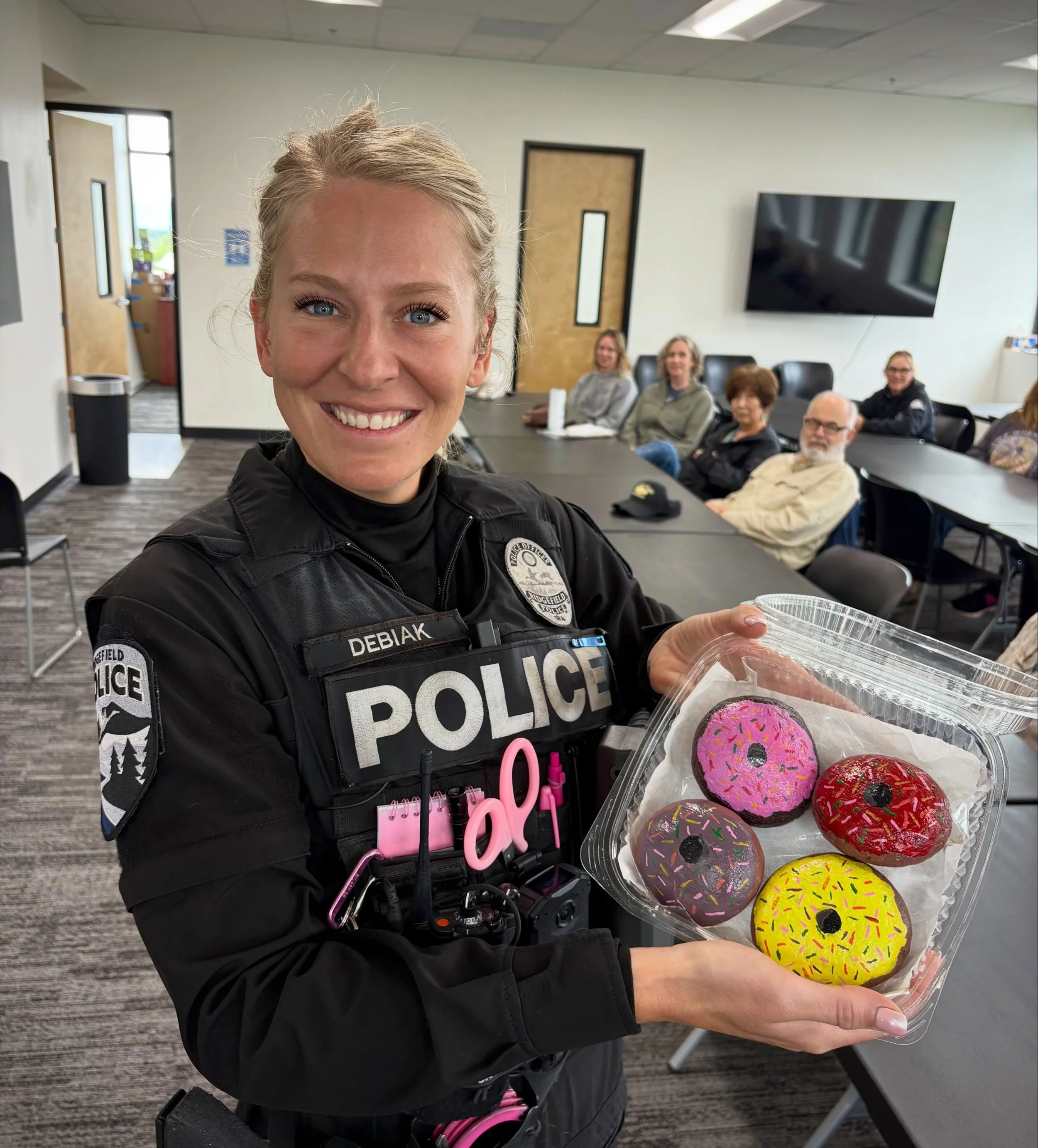 Please join us tomorrow for Rocks with Cops from 10 AM to 12 PM at Overlook Park in Ridgefield. What a great way to bring art to the kids in our community! 
#artistssupportingartists #rockswithcops #supportingourcommunity #communitymatters