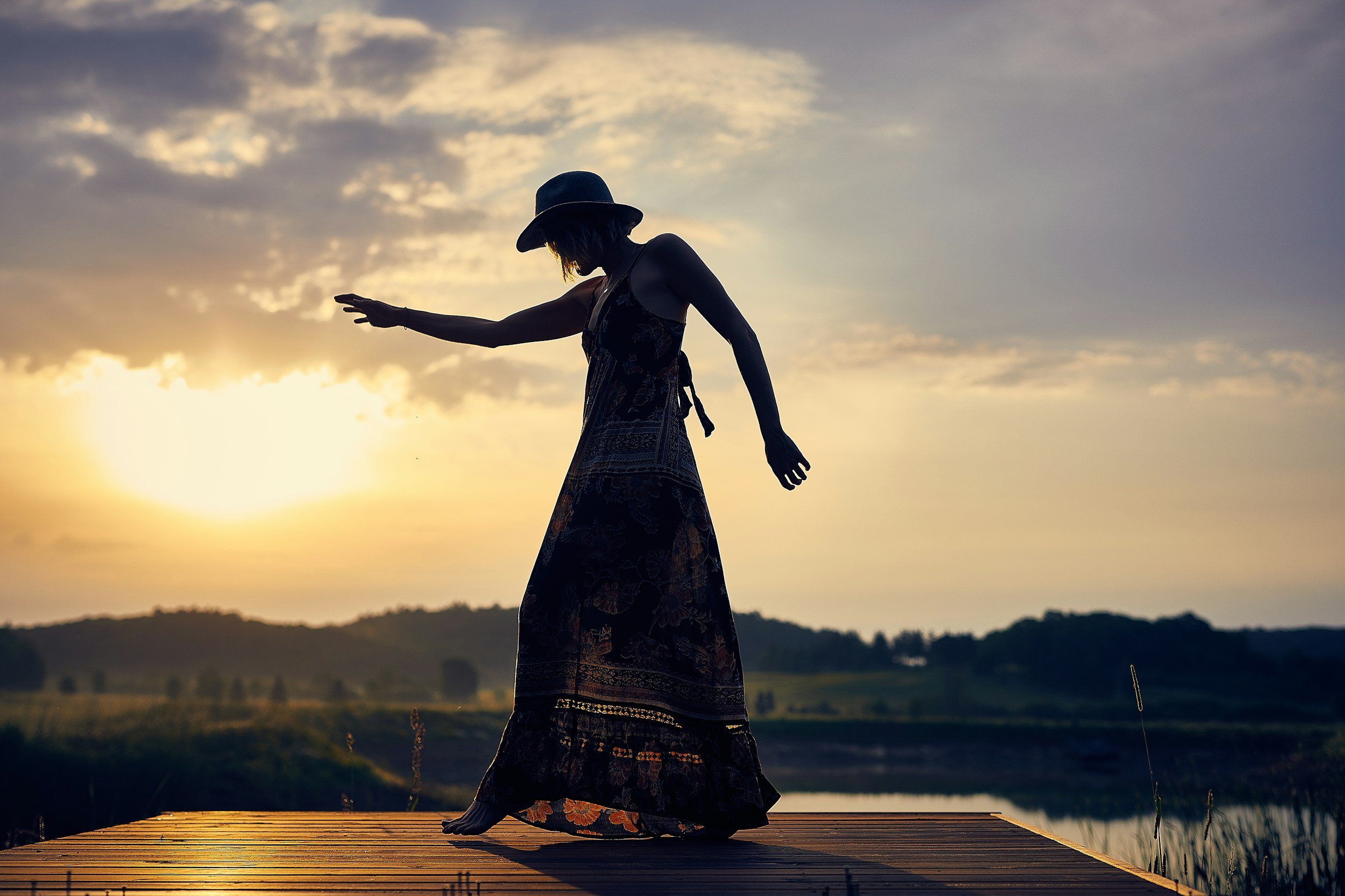 Silhouette of a woman dancing, illustrating the fluidity and flexibility found in the coaching experience