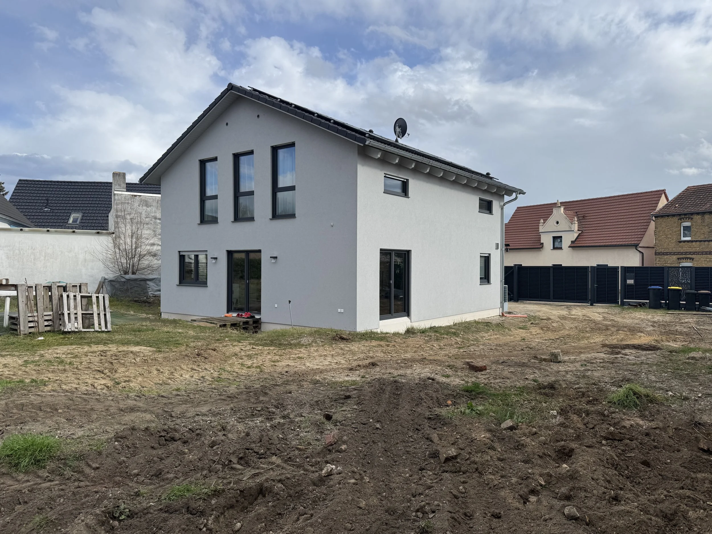 Modernes Giebelhaus mit mit offenem Raumkonzept