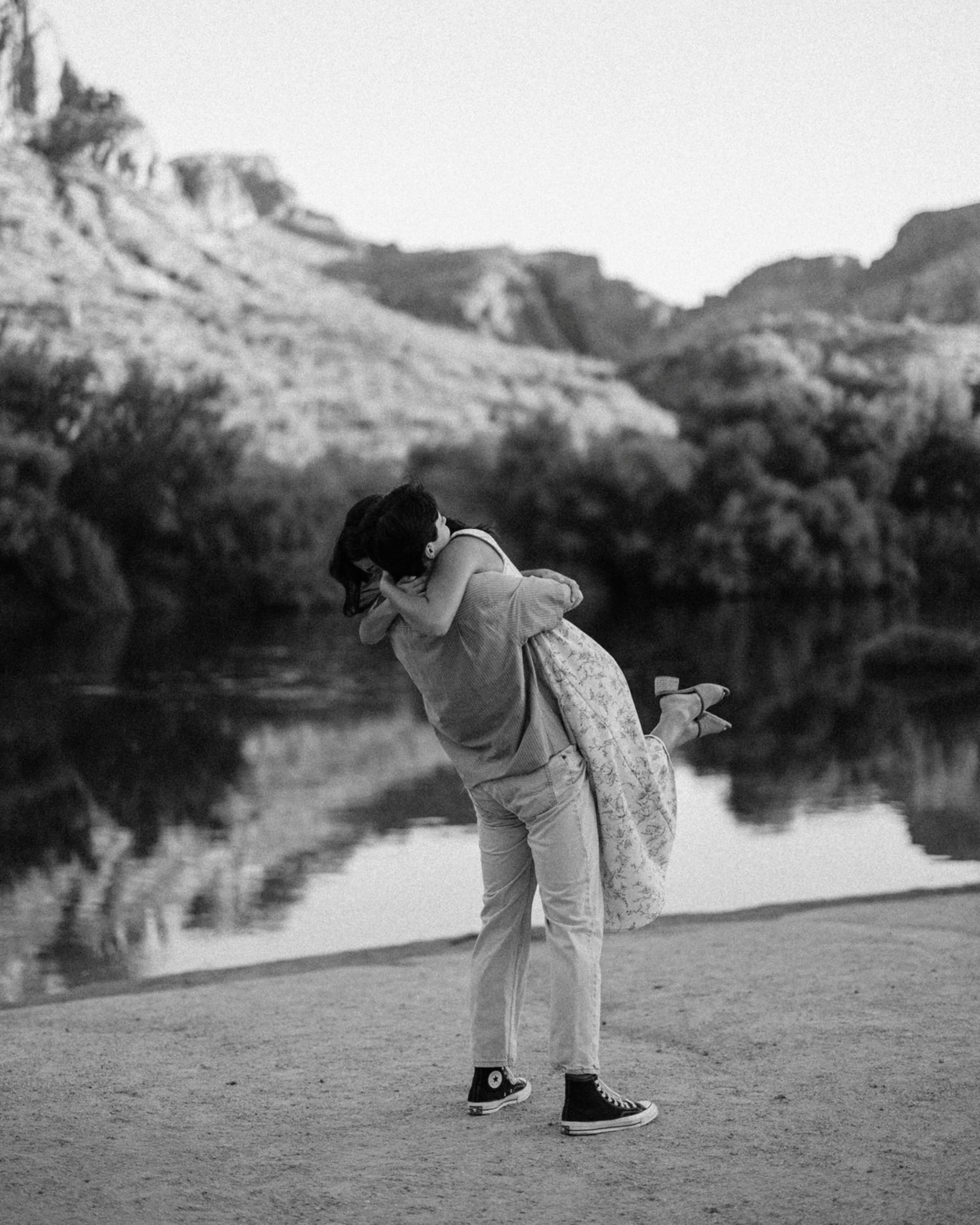 When your couples session turns into the night you got ENGAGED💍

What a joy it was getting to capture this special moment for Jackie &amp; Kaiden!! There&rsquo;s just something so special about photographing moments like this because these are more 