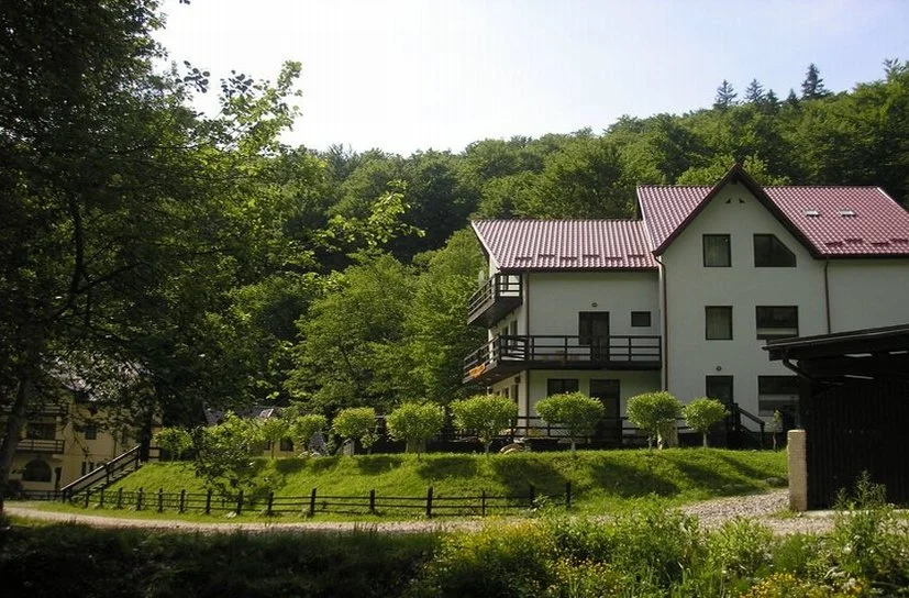 VerdeCrud Front 2.jpg