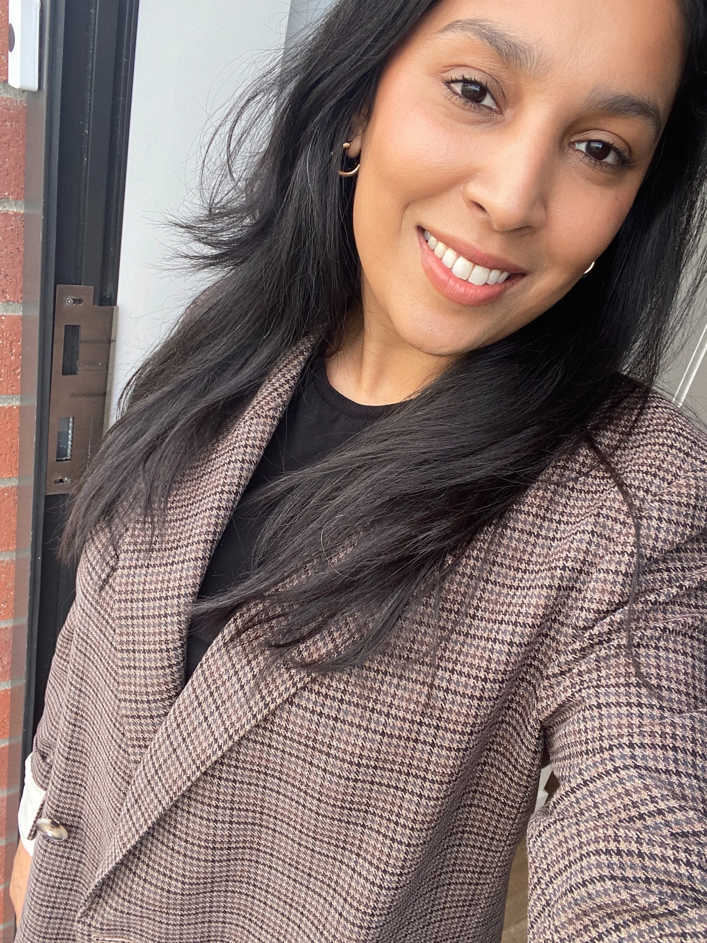 Hi, I&rsquo;m Farah 👋🏽

Founder of Virtually Yours Marketing (and yes, the marketing girl is finally working on marketing herself. It only took a minute 😅)

I graduated with a degree in Business Marketing and Economics, spent years in corporate an