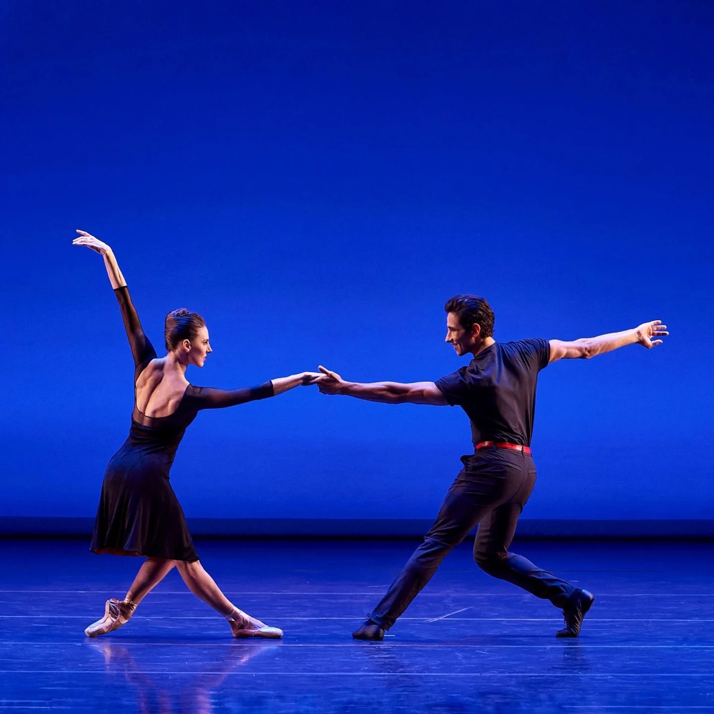An American in Paris / Tiler Peck @tilerpeck &amp; Roman Mejia @roman.julian.mejia 
Choreographed by Christopher Wheeldon @wheeldony 

DESPERTARES 2025 | @despertaresmex
@soulartsproductions 

.
.
.
.

Sony A1 + 70-200mm F2.8 GM II / @alphabysony_lat