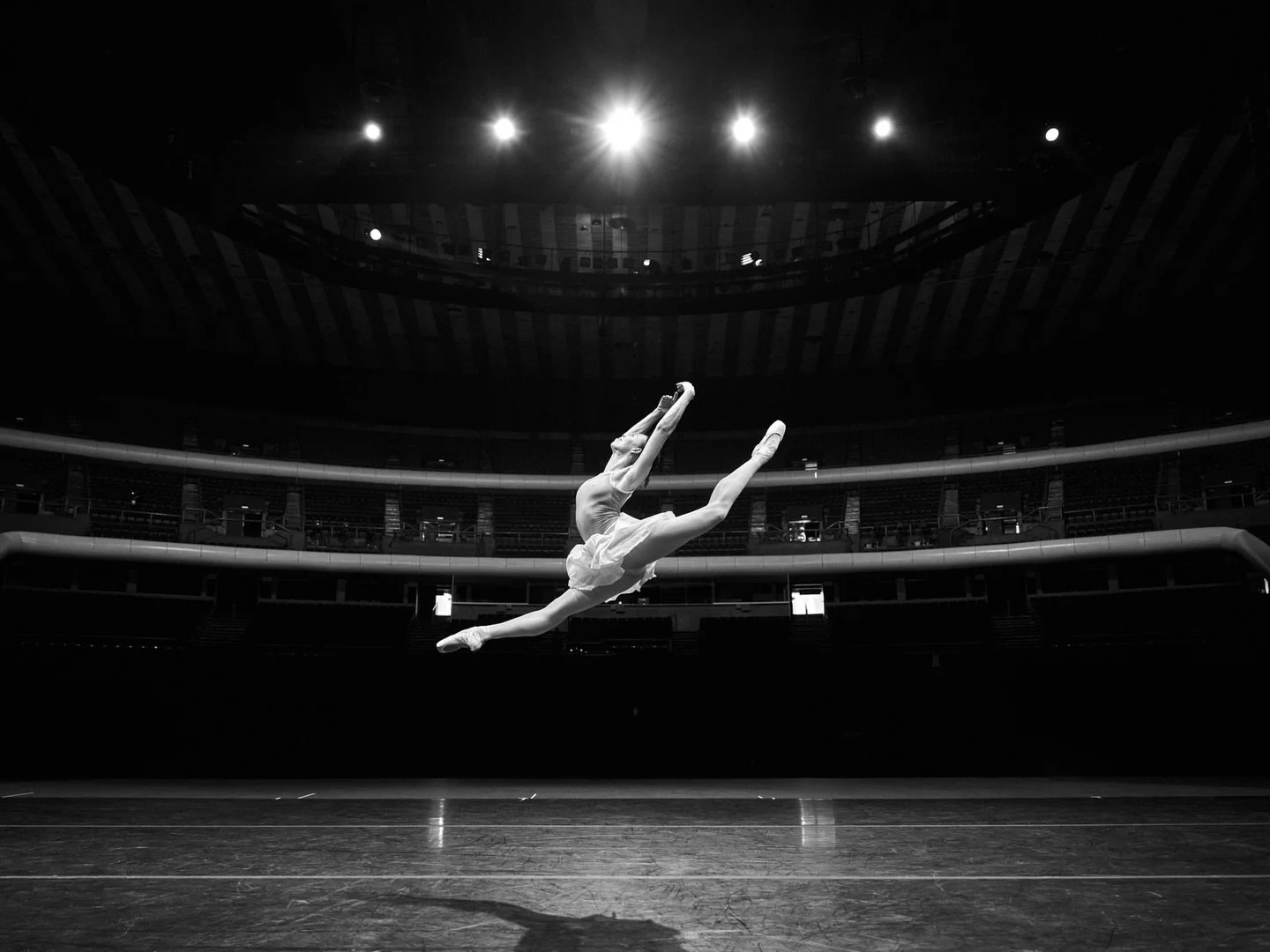 The daily work

DESPERTARES 2025 | @despertaresmex
@soulartsproductions 

.
.
.
.

Sony A1 + 70-200mm F2.8 GM II / @alphabysony_latin @sonyalpha 

#BalletOnStage #BalletPerformance #Despertares2025 #WorldClassBallet #DancePhotographer