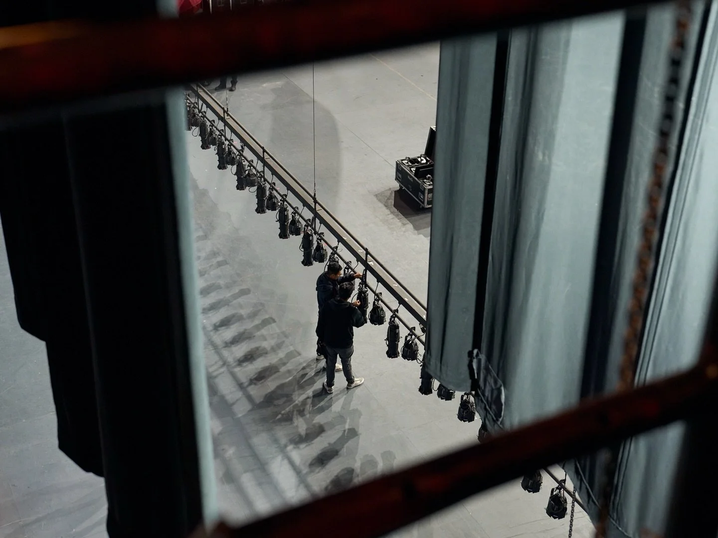 Estructura y precisi&oacute;n.

Fotos tomadas durante Despertares 2025 | @despertaresmex
@soulartsproductions 

.
.

Sony A1 + 24-70mm F2.8 GM II /  @alphabysony_latin @sonyalpha 

.
.
.
#Despertares2025 #StageBuild #BackstagePhotography #DanceProduc