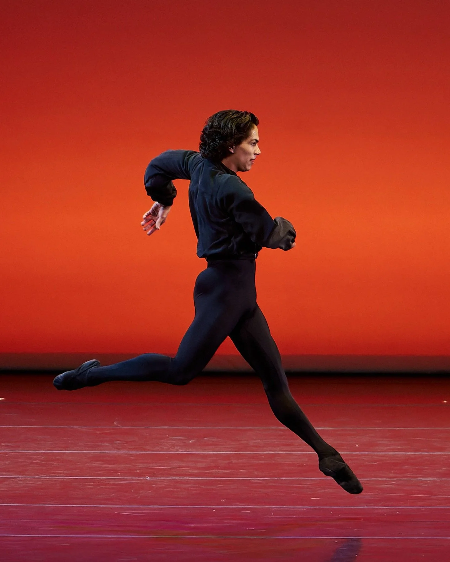 Five Tangos / Esteban Hernandez @kekelindo 
Choreographed by Hans Van Manen

DESPERTARES 2025 | @despertaresmex
@soulartsproductions 

.
.
.
.

Sony A1 + 70-200mm F2.8 GM II / @alphabysony_latin @sonyalpha 

#DancePhotography #BalletPhotography #Stag