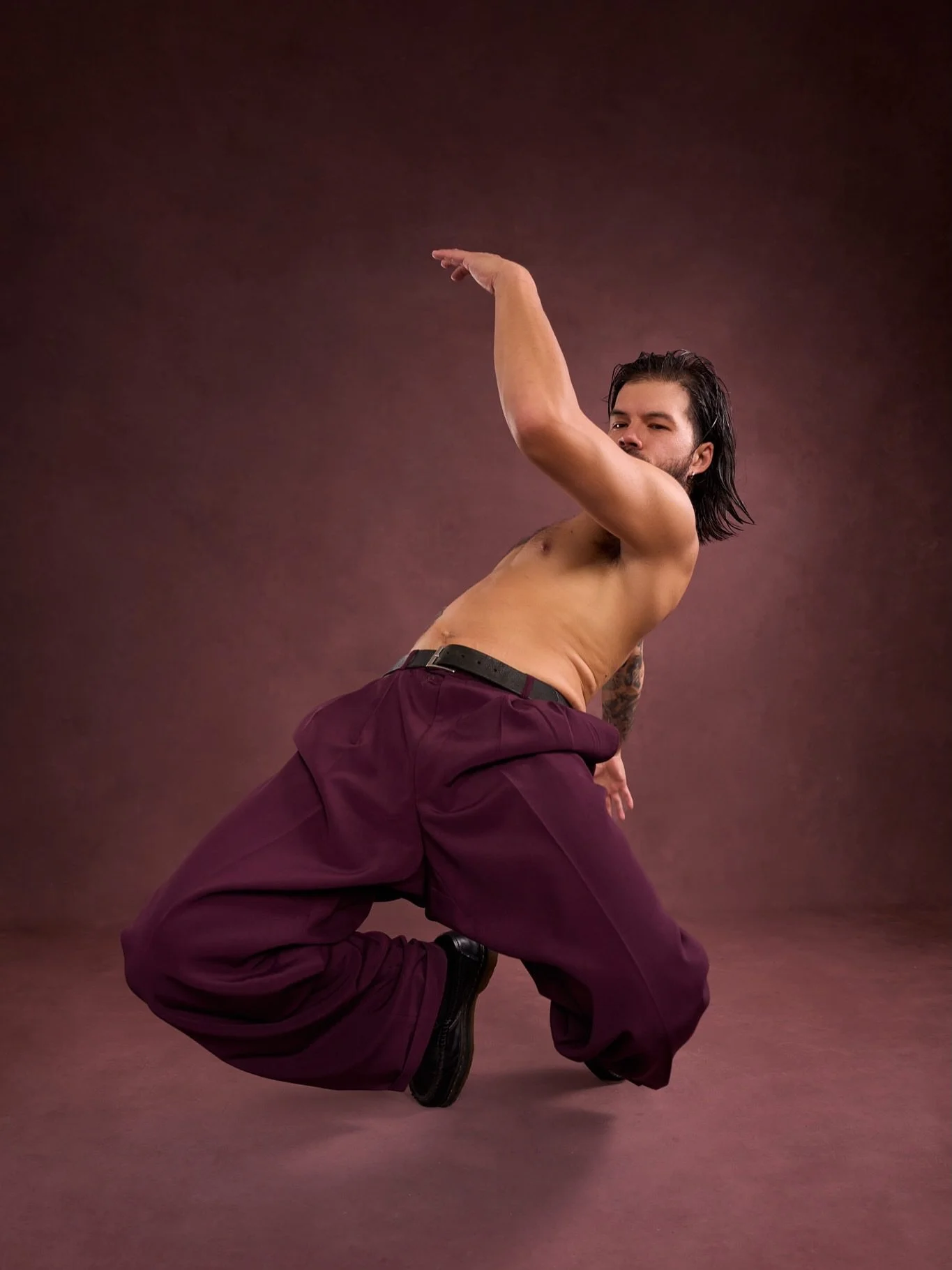 The effortless flow of @ruben_chi 

.
.
.
.
#funkdance #dancephotography #studiophotography #danceportrait #movementphotography