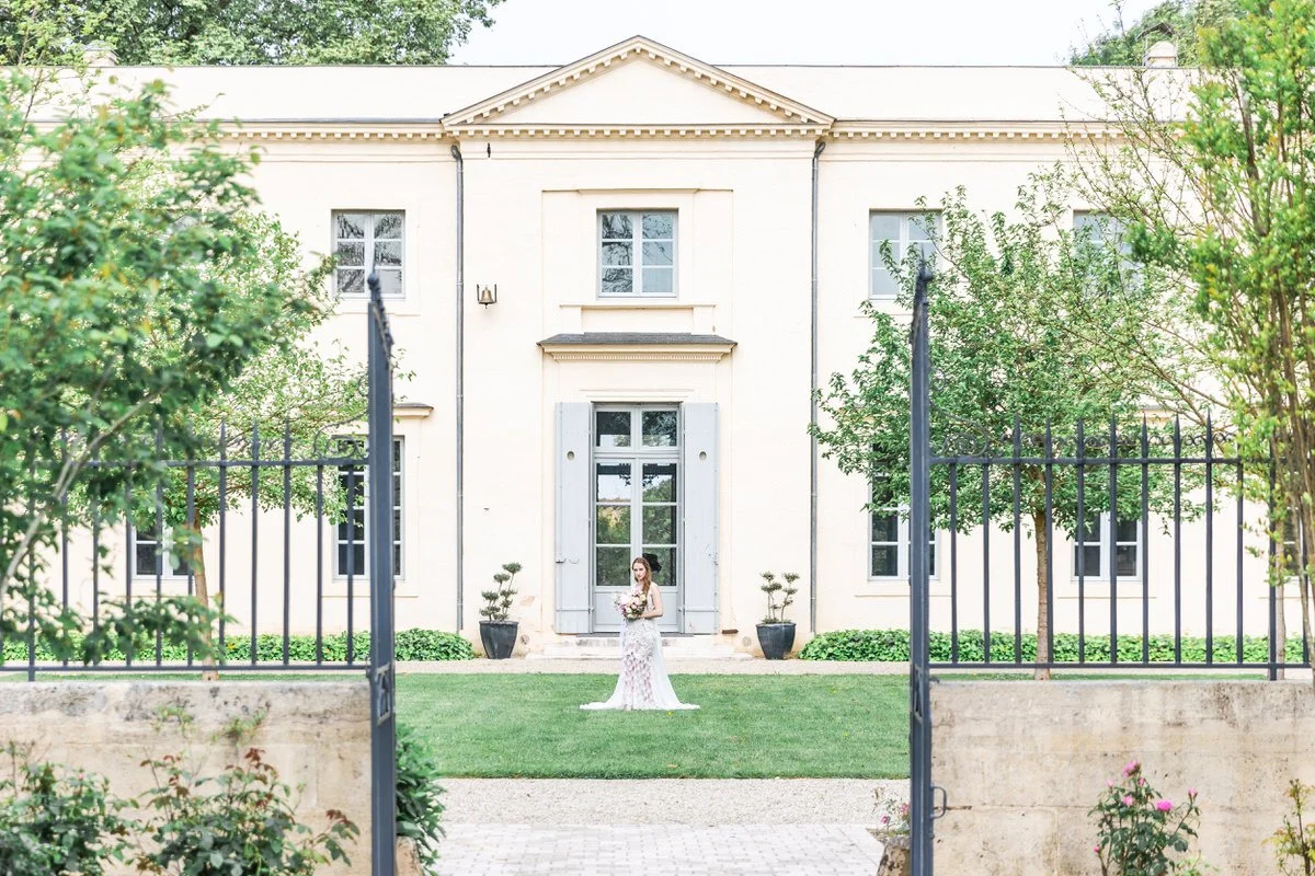 bride in front of the chateau de l'hospital