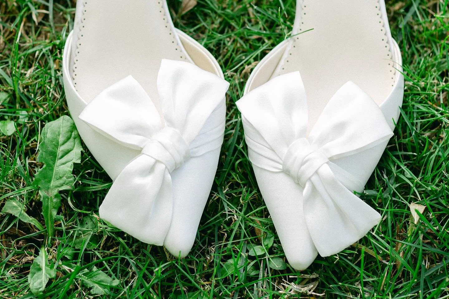 Liberty, nature, elegancy, simplicity, poetry, modernity and joy. 
Words that speak to me. How about you? If so, let&rsquo;s team up! 😀
Venue: @chateaulapeyrere
Wedding Planner: @angelique_shadeswaves_wedding 
Photographer: @crisweddingphotography 
