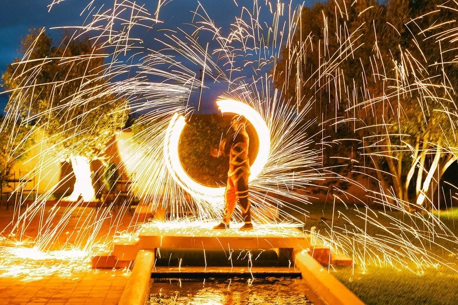 Imagine your wedding in Marrakech. Golden light filtering through olive trees, warm terracotta tones, and the quiet elegance of La Maison des Oliviers.
An intimate celebration where luxury feels effortless, where every detail is intentional, and wher