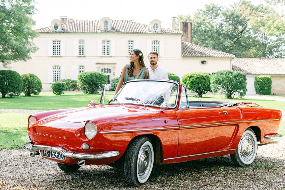 Luxury vineyard wedding at Château La Peyrère du Tertre near Bordeaux, combining classic architecture and intimate celebration spaces