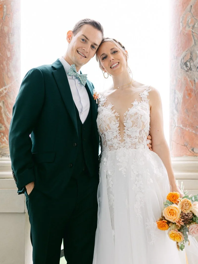 A first look is more than a moment &mdash; it&rsquo;s a pause before everything begins.
It&rsquo;s also your chance to enjoy the ch&acirc;teau interiors, the light, the atmosphere&hellip; spaces you may not revisit later.
Quiet, intimate, timeless.
N