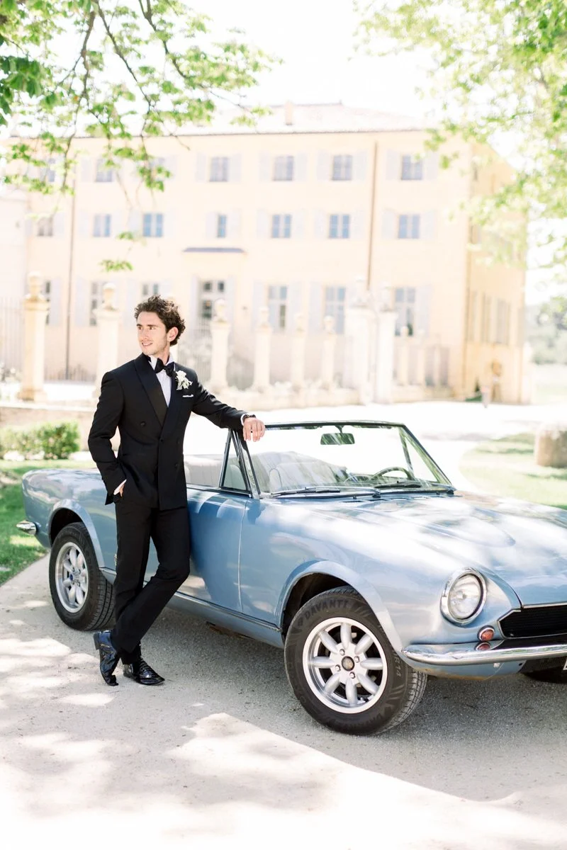 groom with his car in chateau de Fonscolombe in Provence