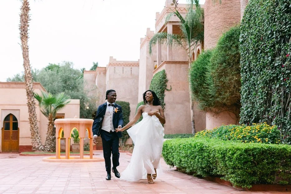 Imagine your wedding in Marrakech. Golden light filtering through olive trees, warm terracotta tones, and the quiet elegance of La Maison des Oliviers.
An intimate celebration where luxury feels effortless, where every detail is intentional, and wher