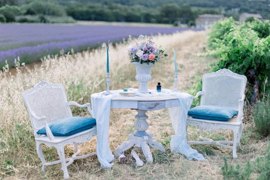 diner dans les champs de lavandes