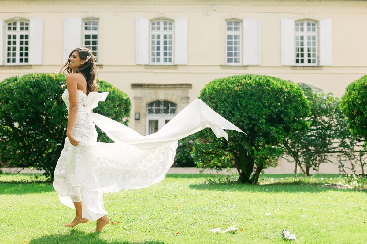 barefoot bride in chateau lapeyrere du tertre