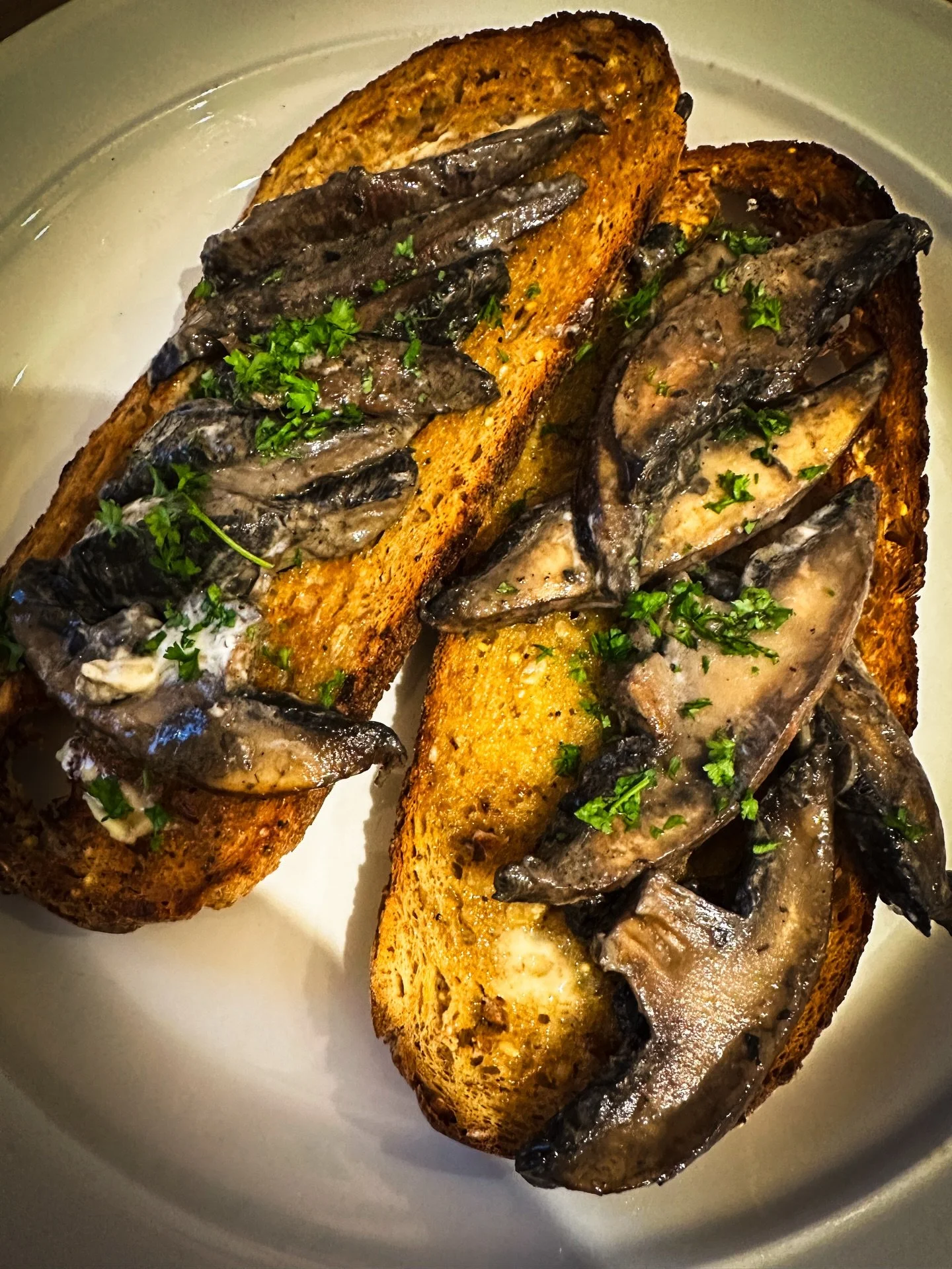 🔥 Garlic Mushrooms on Sourdough 🔥
Simple. Wild. Unbelievably good.

Thick-cut sourdough toasted over live fire, piled high with mushrooms soaked in garlic, butter and my signature smoke. Crispy edges, silky centre, and that hit of char you just can