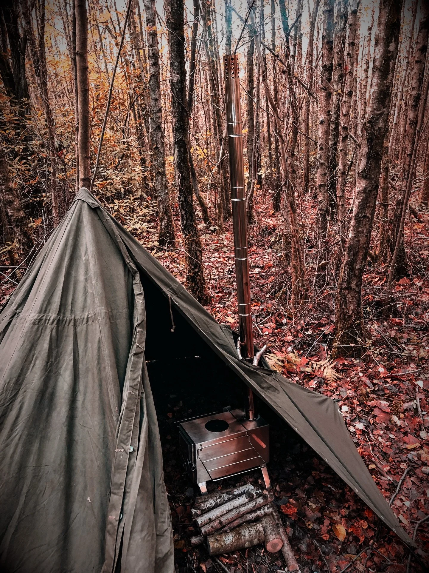 Winter under canvas with the added wood stove bonus. There&rsquo;s something pretty dope about winter camping and being toasty.
.
.
.
#wildcamp #polishlavvu #woodstove #bushcraft #wildmancook