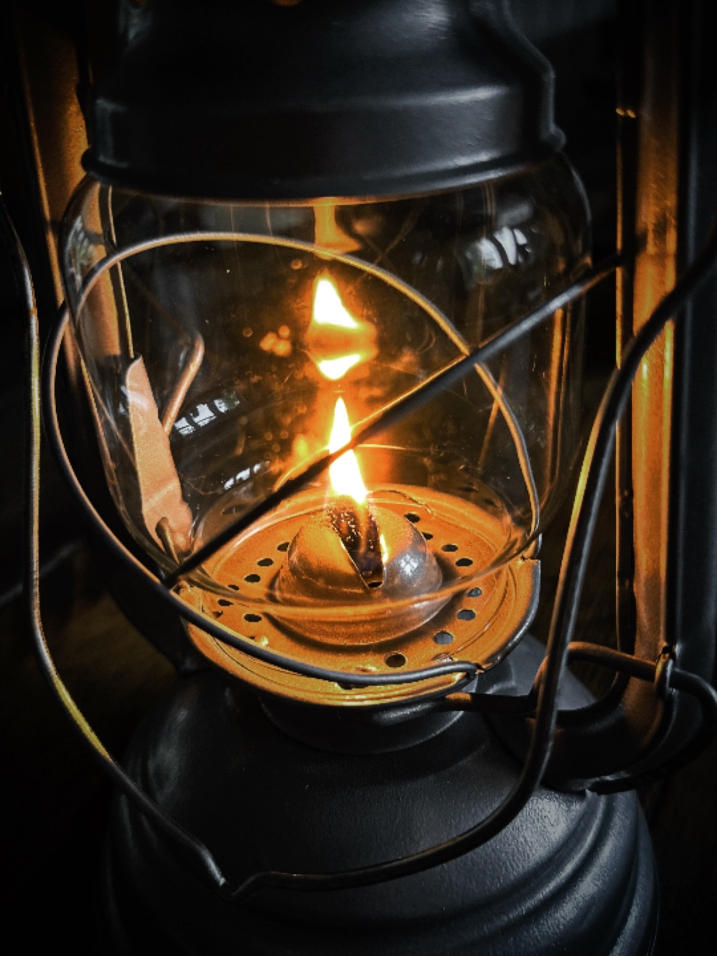 I&rsquo;m a bit of a traditionalist when it comes to my camping gear 🏕️🪓🪵🌲🔥
.
.
.
#hurricanelamp #bushcraftgear #wildmancook