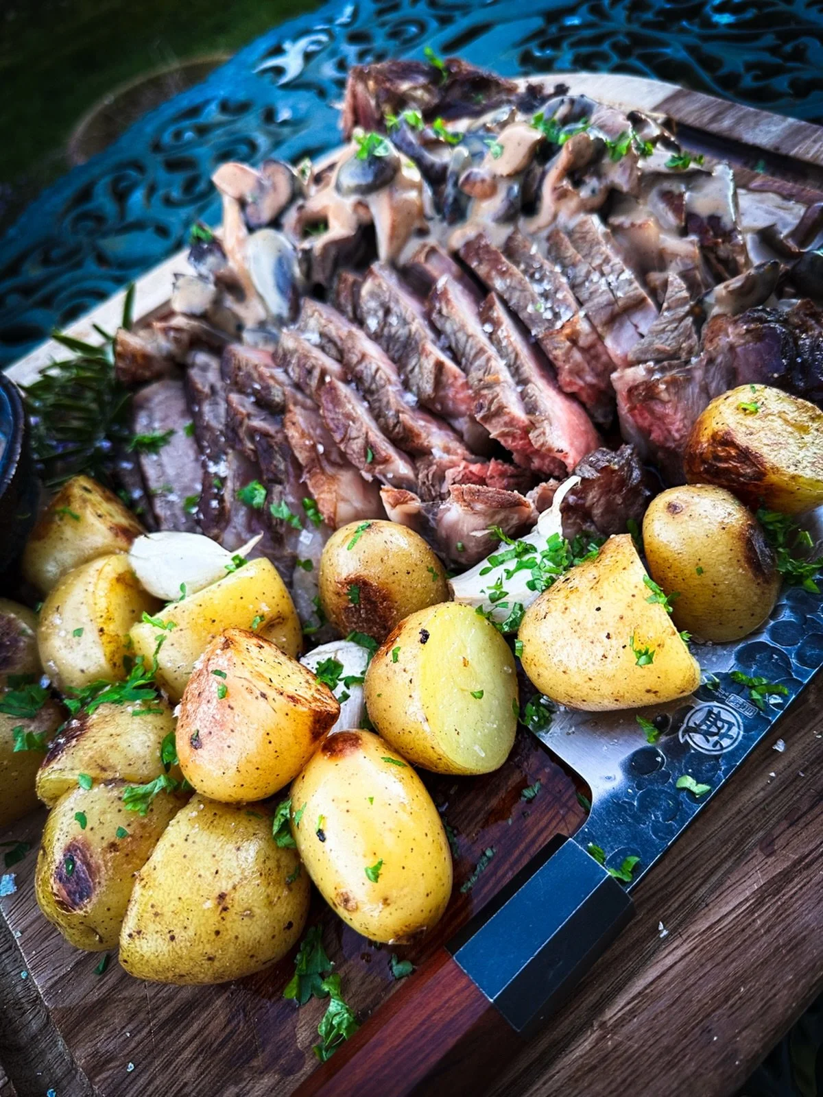 First official spring cookout &mdash; and it didn&rsquo;t hold back.

Rib of beef over open fire, kissed by smoke and flame. Earthy shiitake mushrooms soaking up the juices, finished with a rich peppercorn sauce. Garlic butter new potatoes on the sid