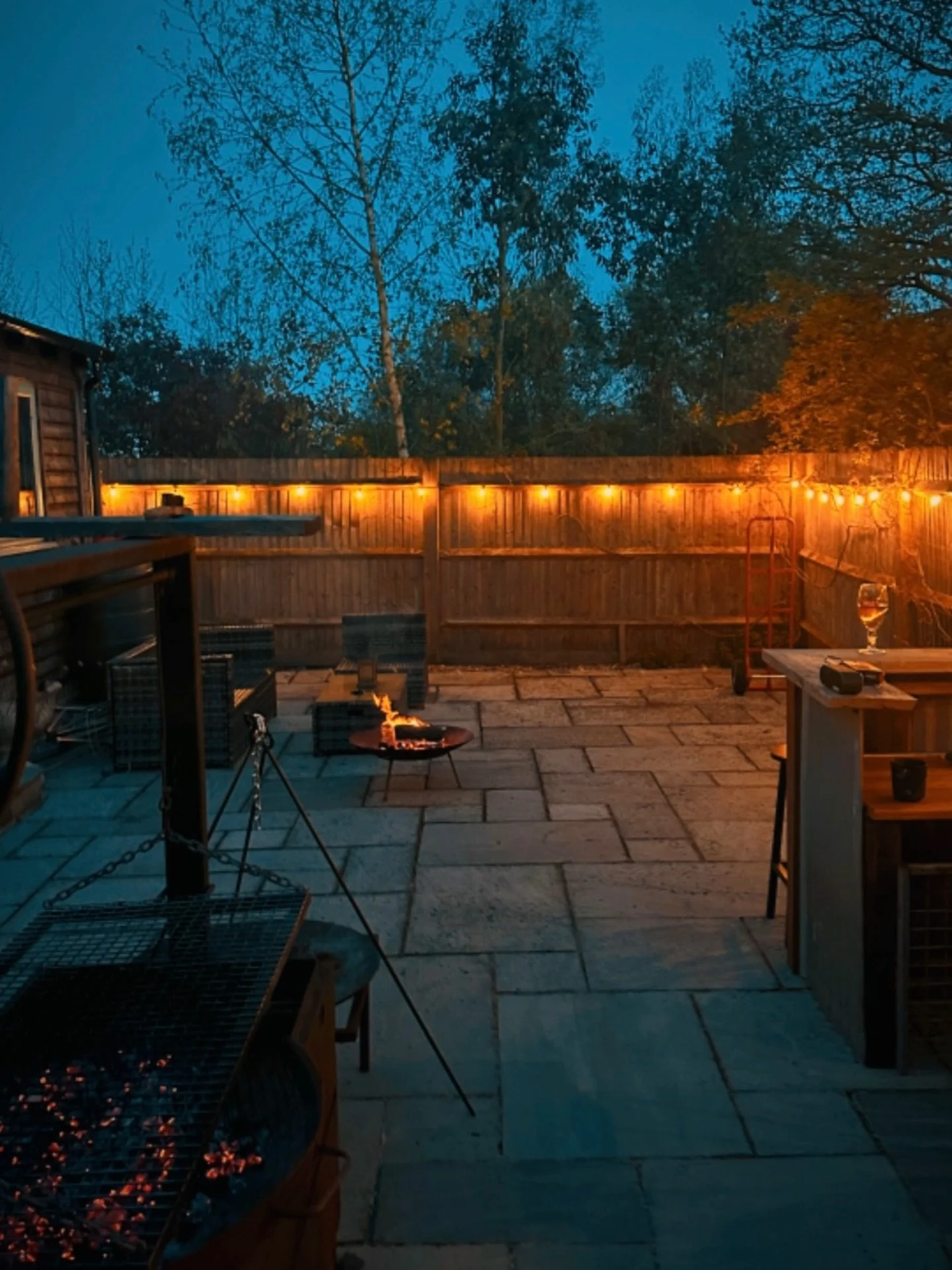 There&rsquo;s something about cooking outdoors when the light drops and the fire takes over.

No noise. No rush. Just flame, smoke, and time doing its thing.

This is where it all happens &mdash; late evenings, good meat, a bit of bourbon, and that q