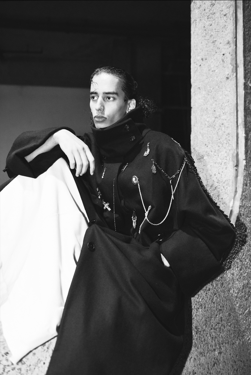 Model: Salim @shmosbyyyy from @magnitude.models
Photography & AD: @gildvph
Hair: @_crispyneonblack
Designer: @_alicejade_