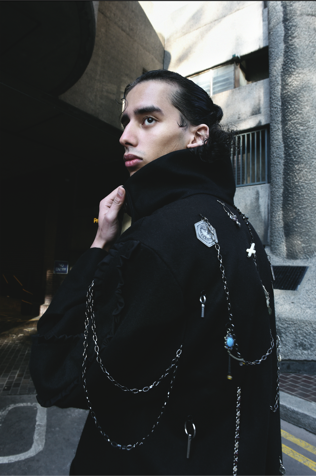 Model: Salim @shmosbyyyy from @magnitude.models
Photography & AD: @gildvph
Hair: @_crispyneonblack
Designer: @_alicejade_