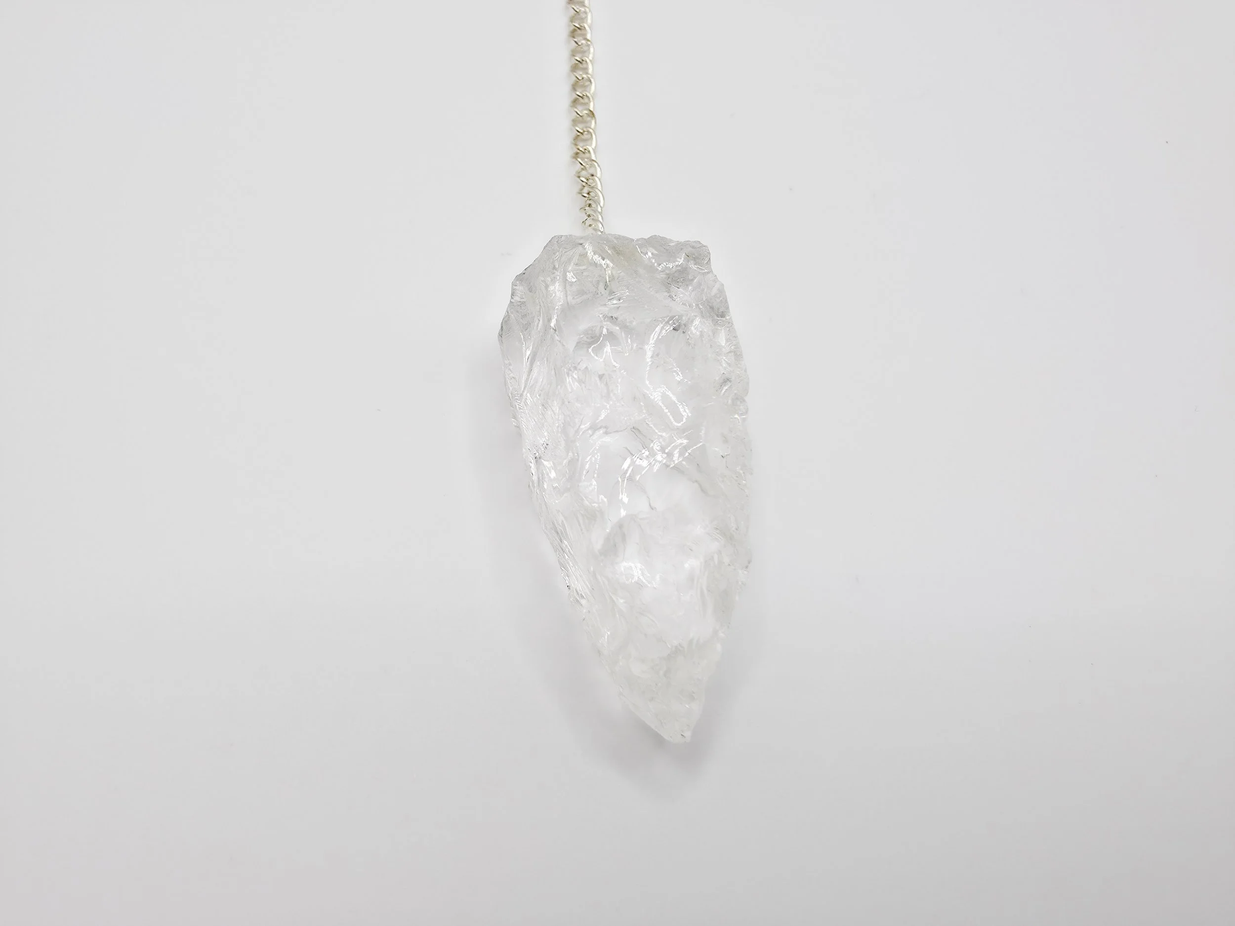 Rough quartz cristal pendulum