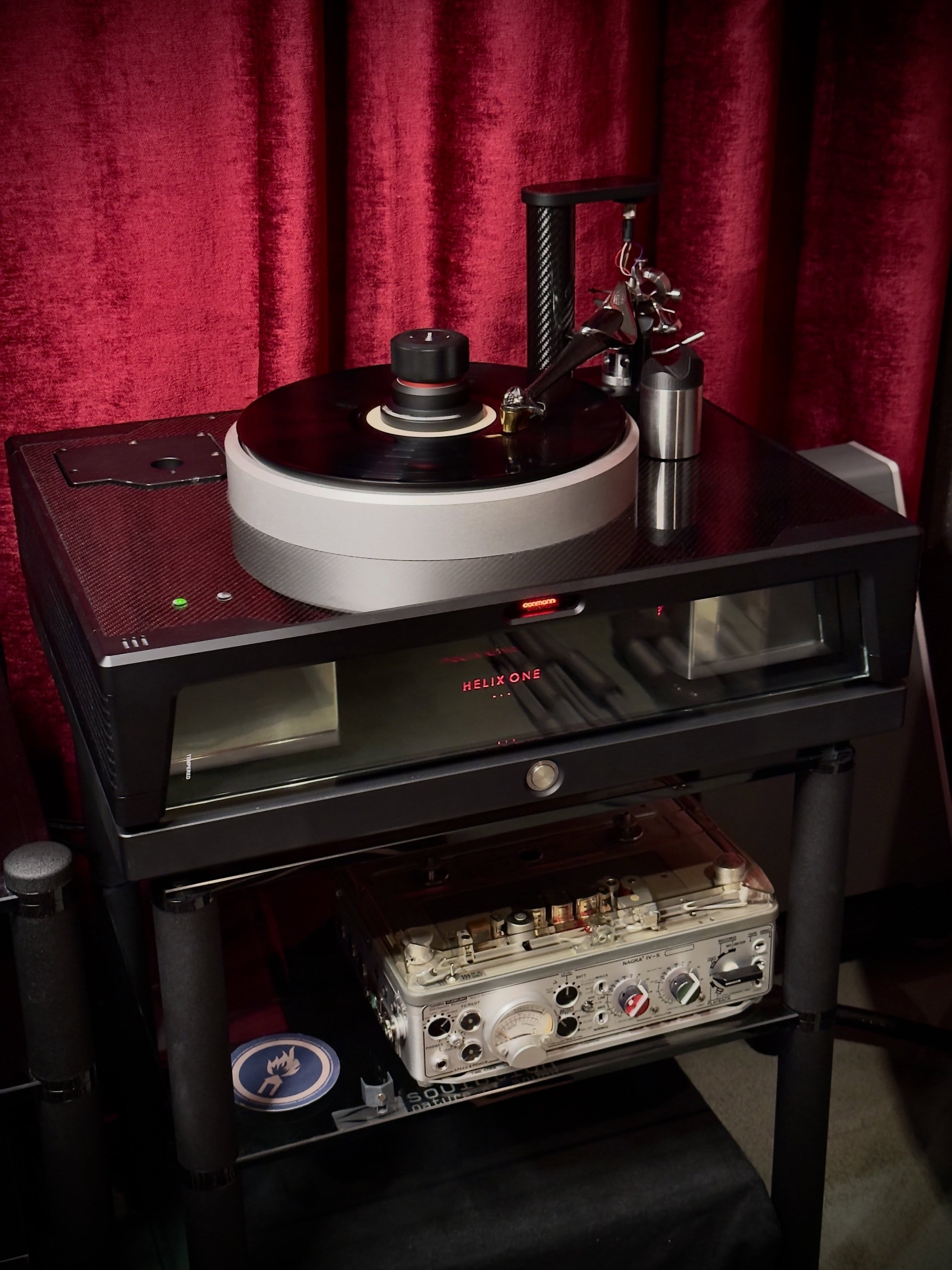 Today I was visited by @wilson_benesch and fitted the fantastic Graviton tonearm and matching cartridge to my Dohmann Helix One for evaluation.

I have to say, first impressions are extremely strong. Sonically I&rsquo;m hearing things I simply had no
