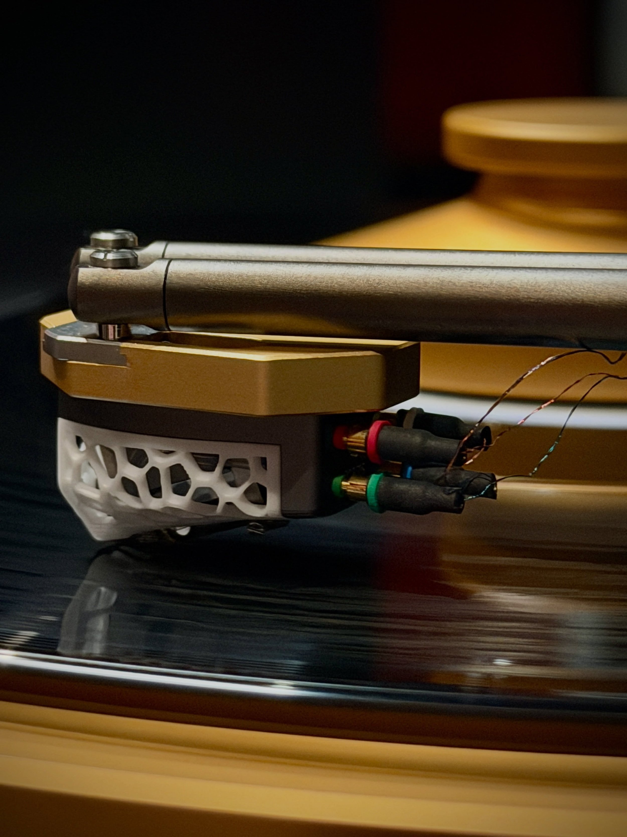Thales in the system this week, and it is every bit as intriguing as it looks.

I&rsquo;ve been spending some time with the Swiss-made @thales.analogaudio Reference turntable, matching tonearm and Voro moving-coil cartridge. Beautifully built, exquis