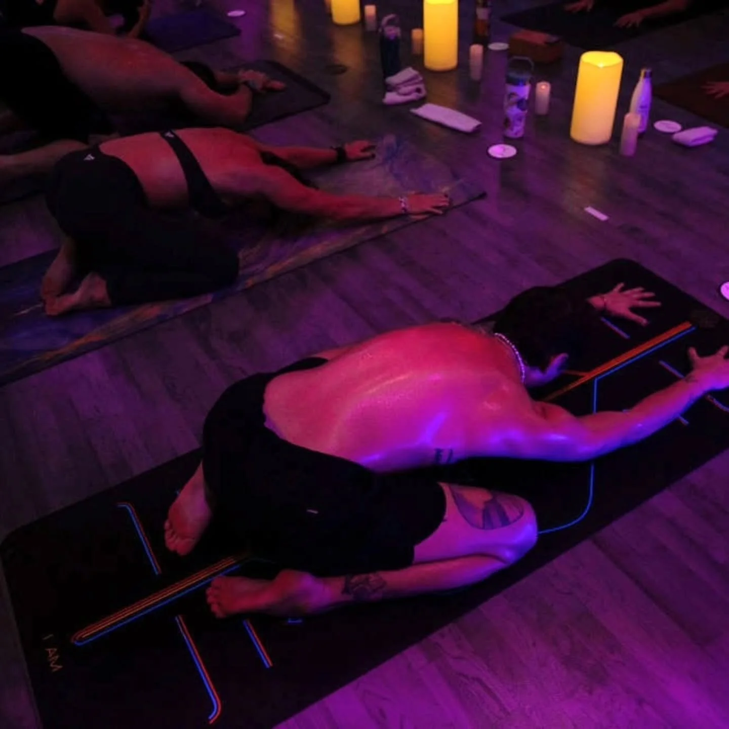 What does strength mean to you? 

Do you find it it stillness? 
Do you find it through movement?

Let's here below. 👇🏽