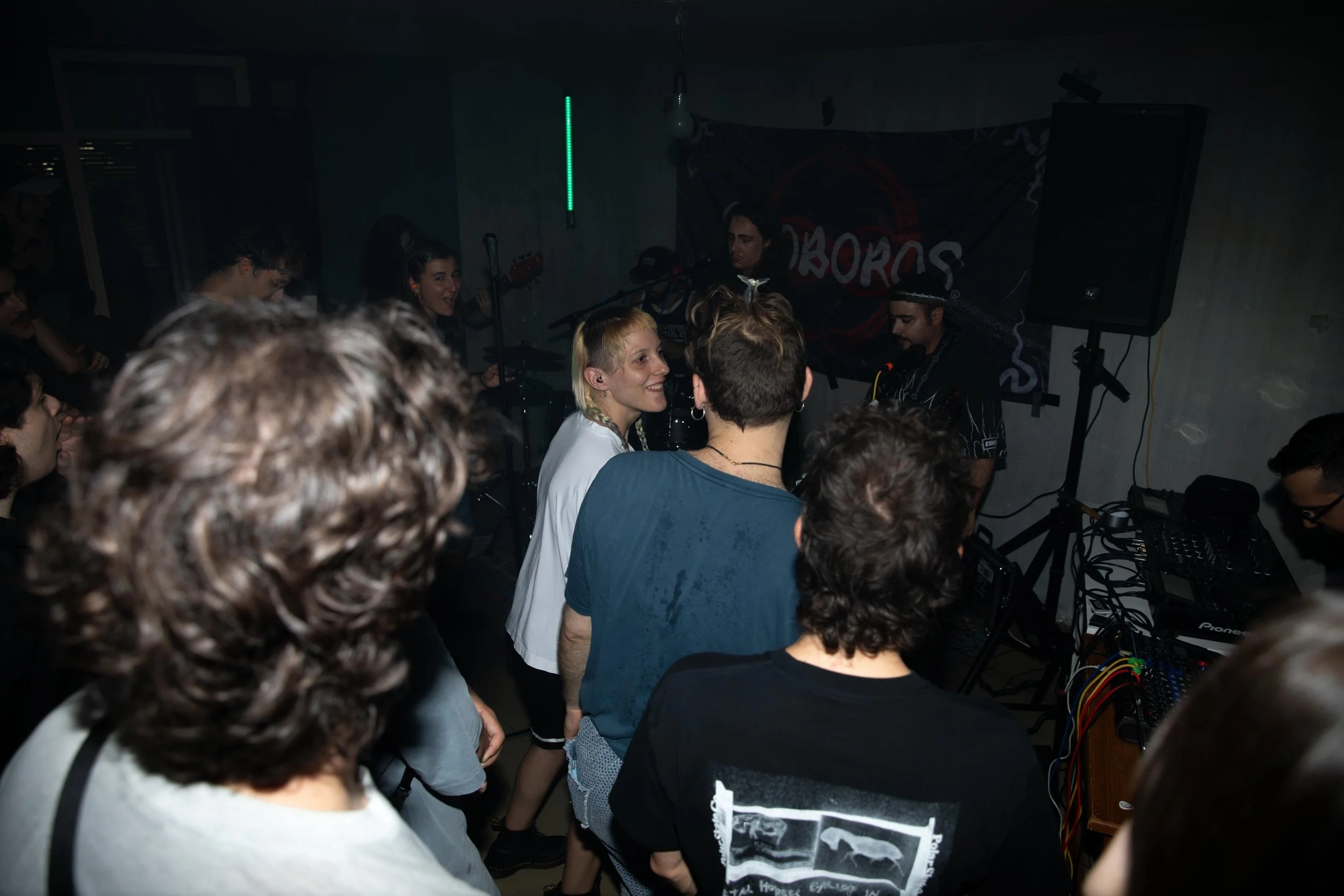 ORO BOROS metalcore 
50' 

Photo credit: Jennifer Anger