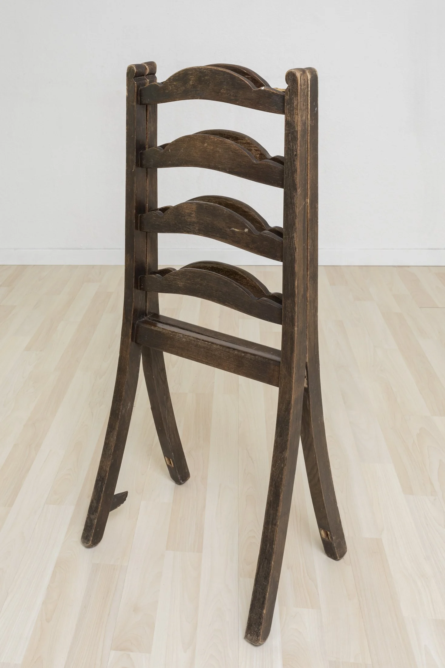 Ricardo Meli 
Leaving Traces I Left Traces, 2023 plaster, styrofoam, pigments, 
Series of 3 
50 x 38 x 5cm 

Untitled I A place for you, 
a place for me, 2025 
found objects, variable dimensions

Photo credit: Oliver Kümmerli