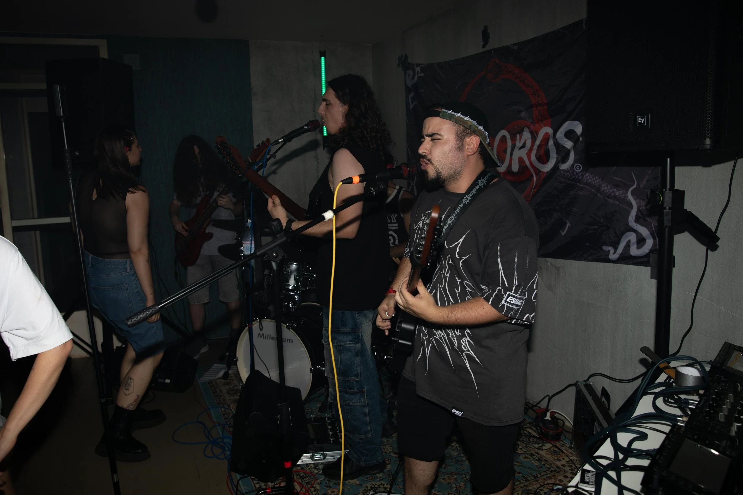 ORO BOROS metalcore 
50' 

Photo credit: Jennifer Anger