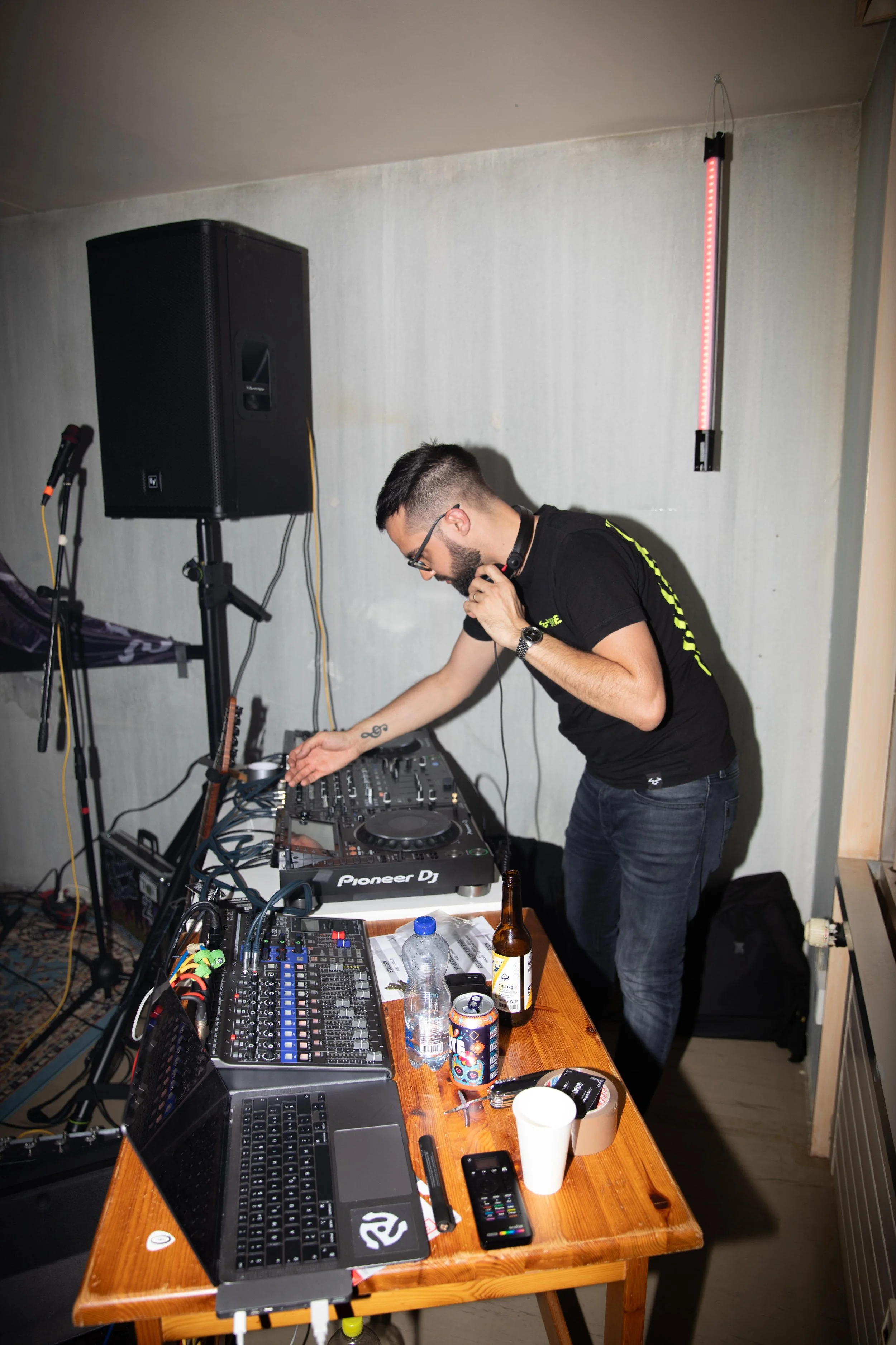 Talkback Heads techno 
60'

Photo credit: Jennifer Anger