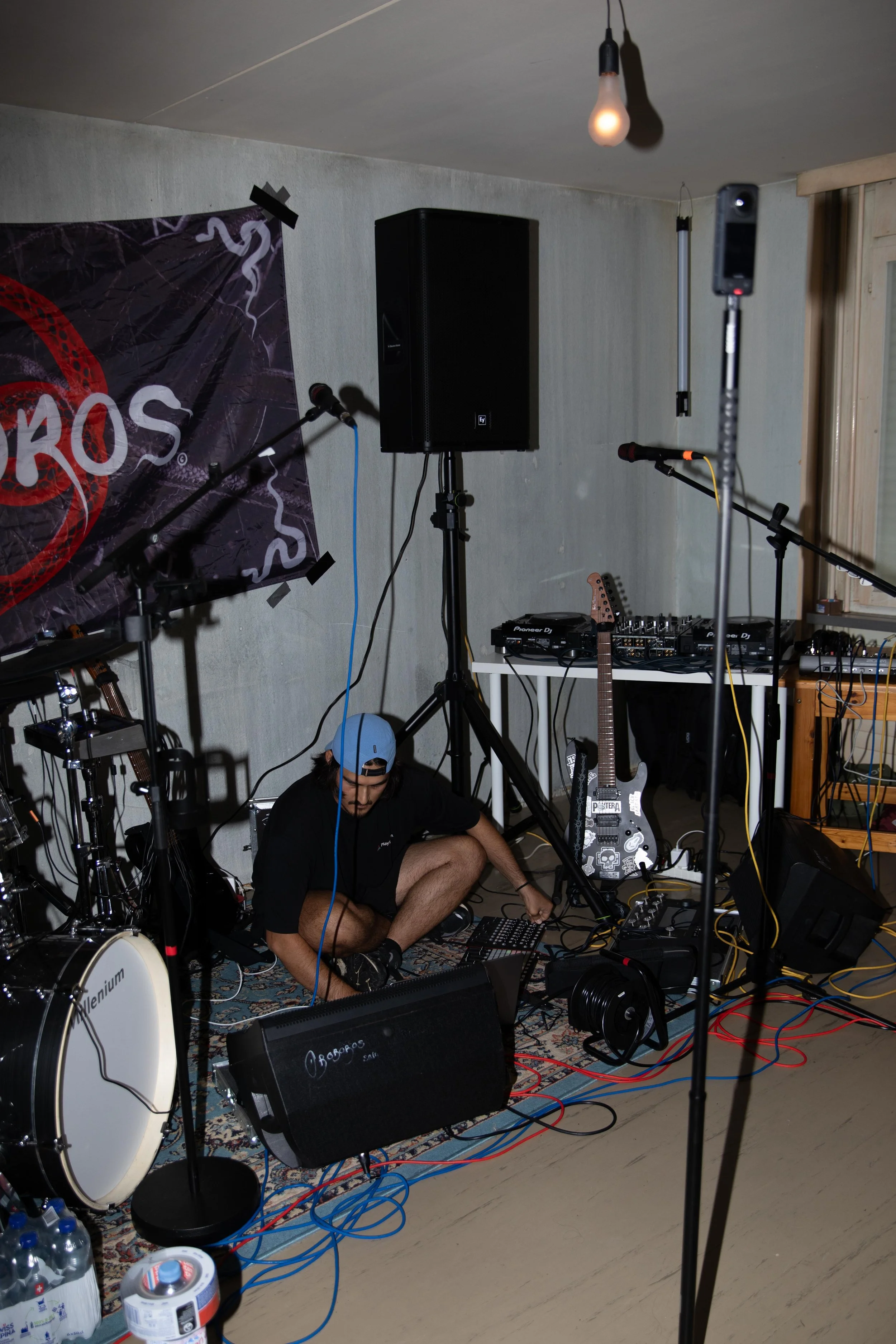 Hanil Jeong
IDM 
30' 

Photo credit: Jennifer Anger