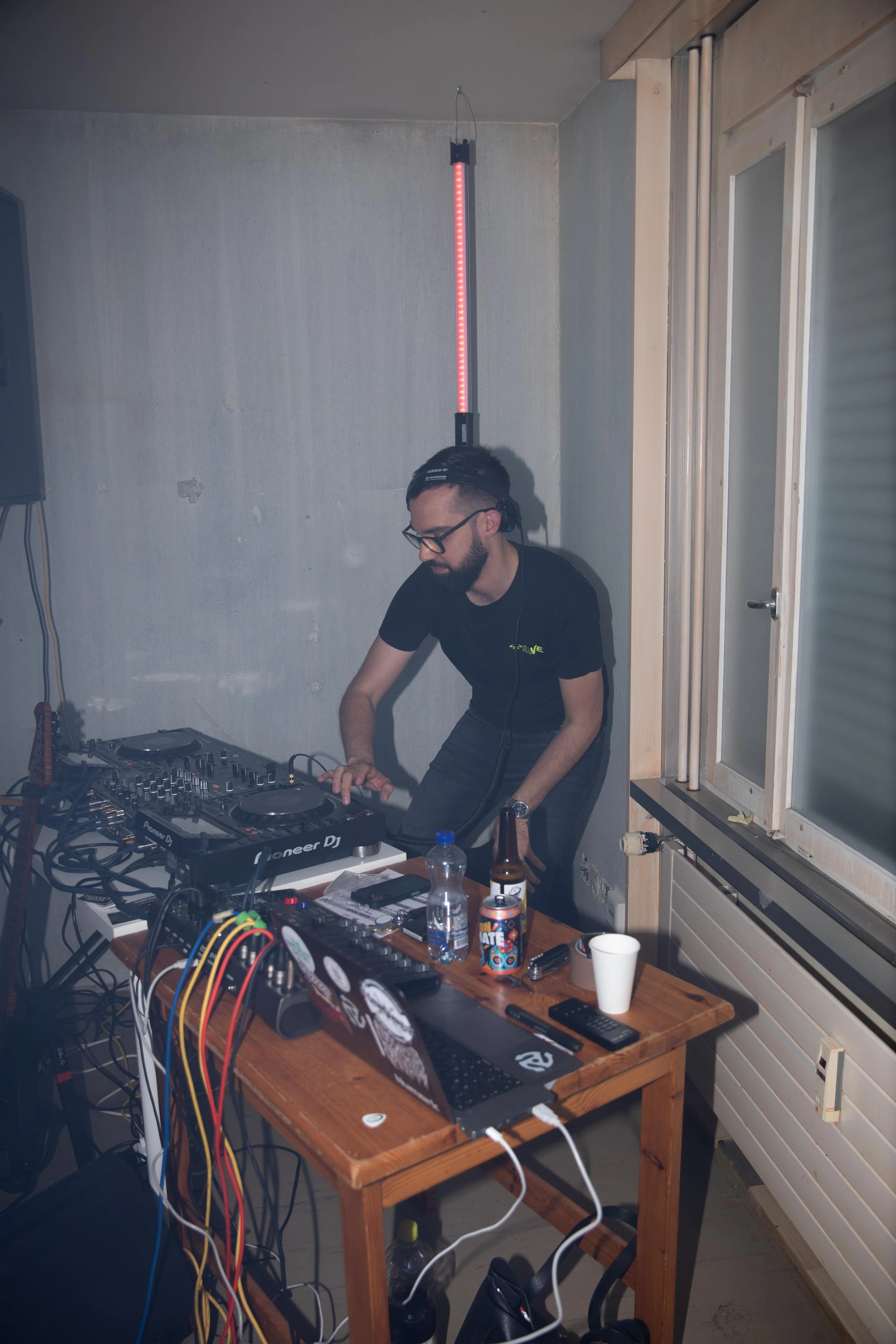 Talkback Heads techno 
60'

Photo credit: Jennifer Anger