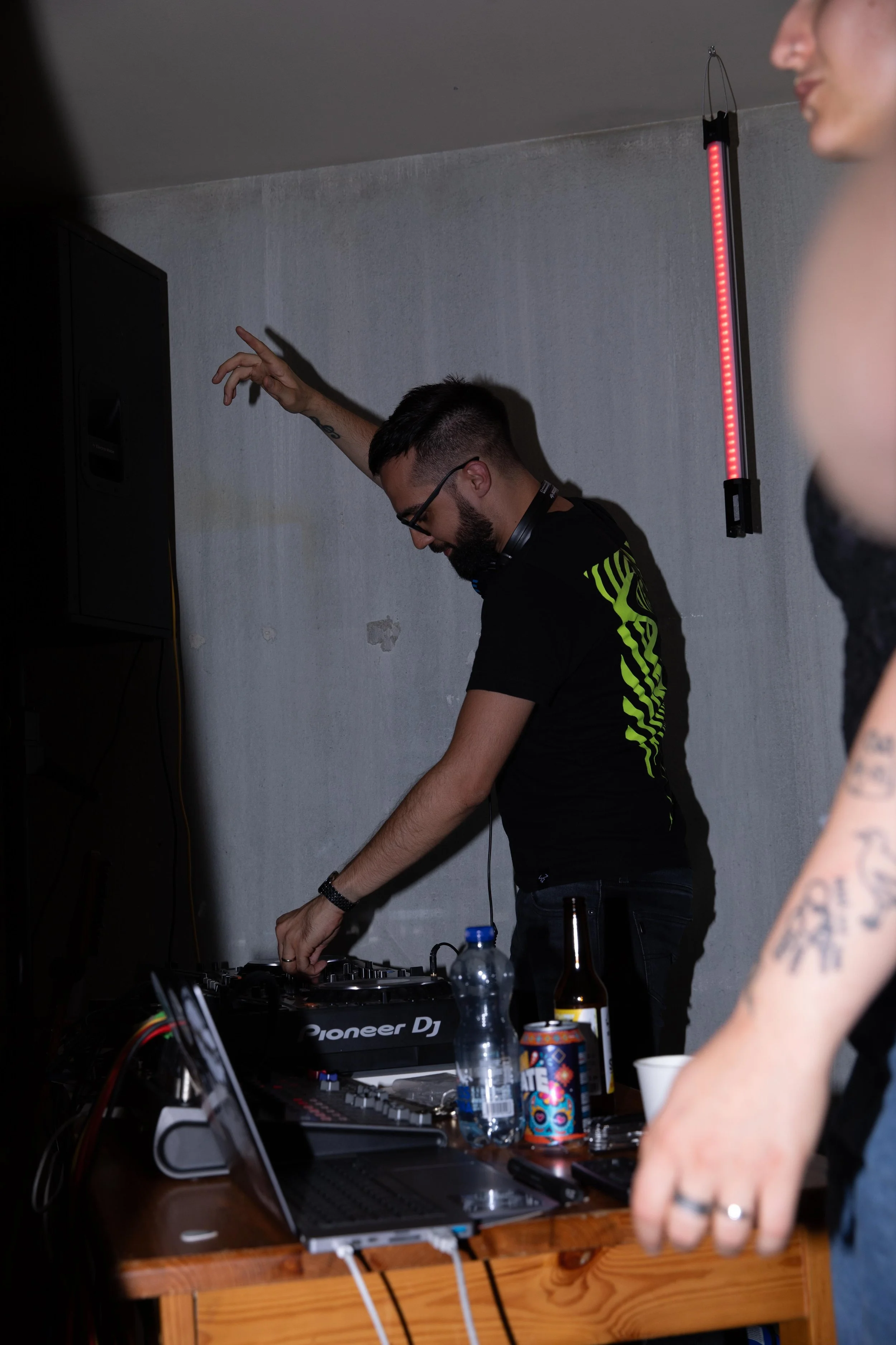 Talkback Heads techno 
60'

Photo credit: Jennifer Anger