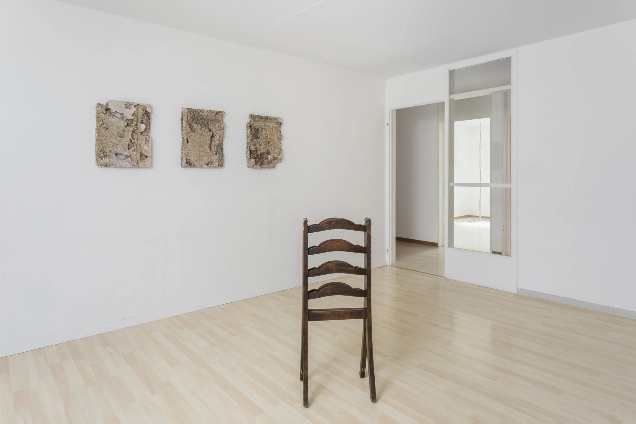 Ricardo Meli 
Leaving Traces I Left Traces, 2023 plaster, styrofoam, pigments, 
Series of 3 
50 x 38 x 5cm 

Untitled I A place for you, 
a place for me, 2025 
found objects, variable dimensions

Photo credit: Oliver Kümmerli