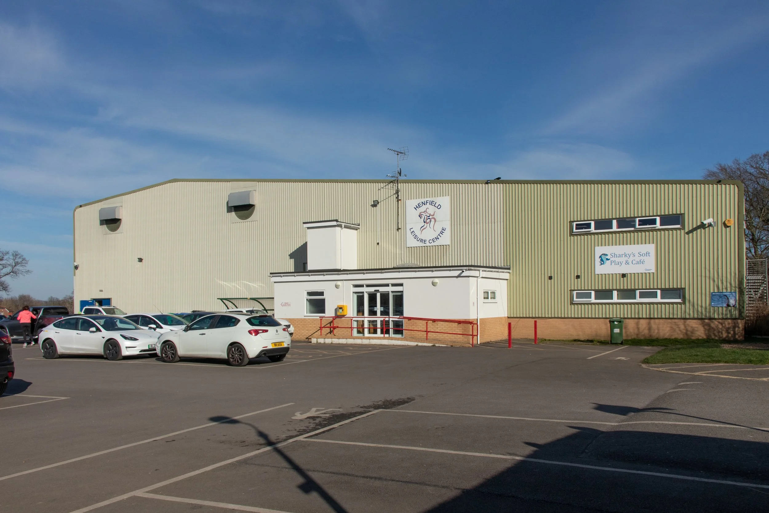 Henfield leisure centre front view