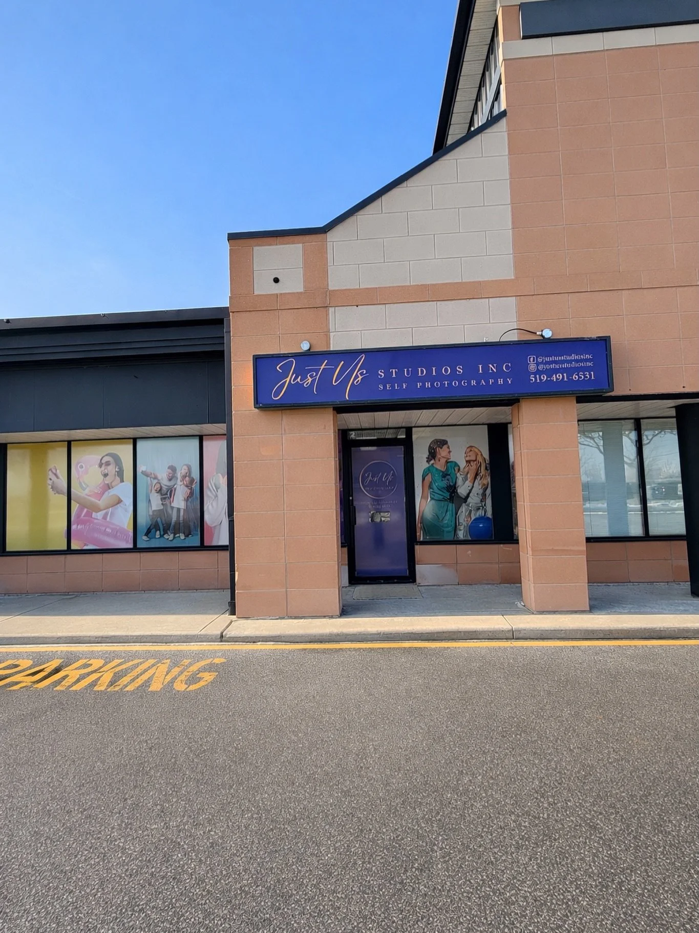 WELCOME TO JUST US STUDIOS 💜

We are Sarnia&rsquo;s first DIY Self-Photography Studio.

That means:

✔️ No photographer
✔️ Professional studio lighting
✔️ Styled backdrops &amp; props
✔️Open Studio Space 
✔️ You take your own photos

It&rsquo;s perf