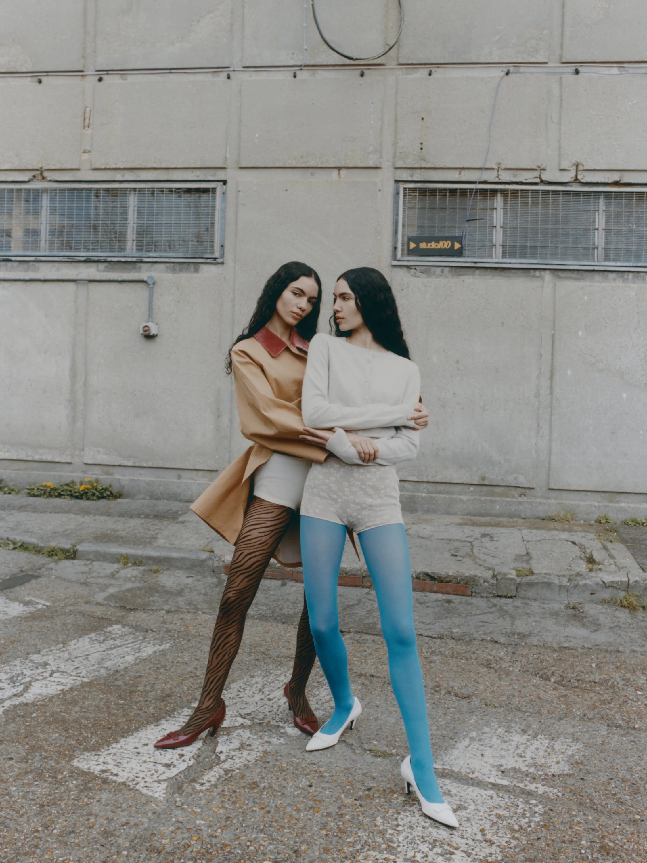 Robert Binda Photography, fashion photographer
high end photography
luxury brand photography
editorial fashion photographer
commercial fashion photography
portrait photographer
fine art fashion imagery
creative direction
fine jewellery photographer